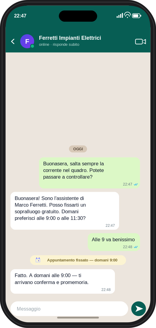 Esempio di conversazione WhatsApp: l'assistente risponde di sera e fissa l'appuntamento